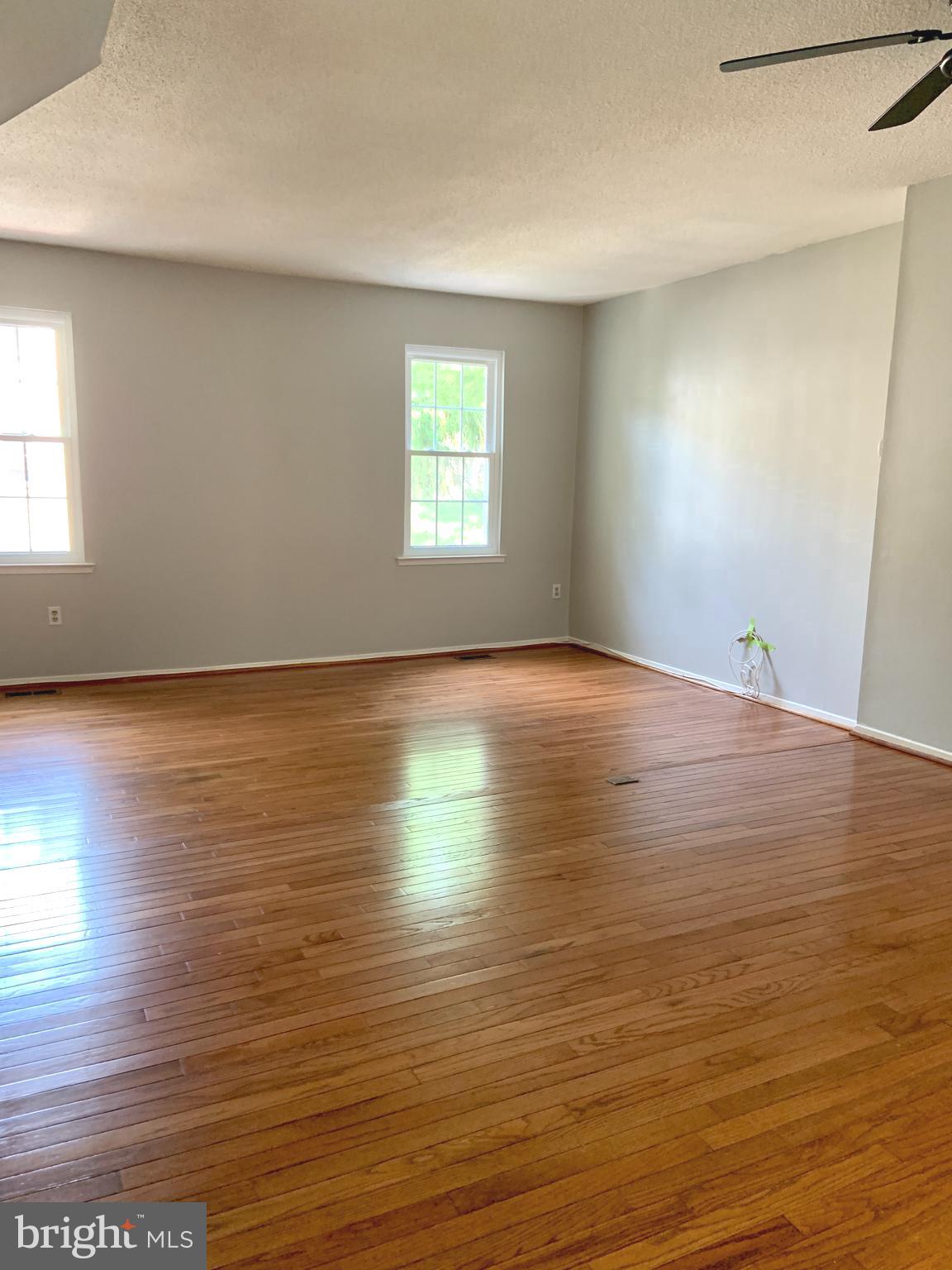 2438 Ridgehampton Court Reston, VA 20191 - Photo 5 of 47 Spacious living area