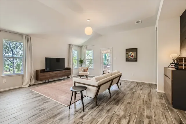 $2,350 | 21501 Stampede Trail, Lago Vista, TX 78645