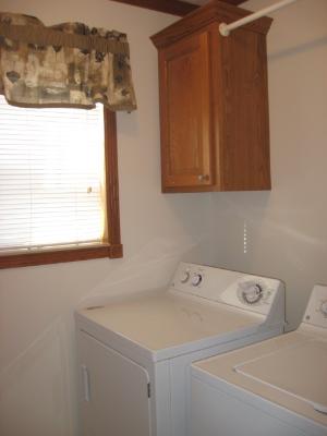 407 James Road Elwood, IL 60421 - Photo 7 of 15 a utility room with a window