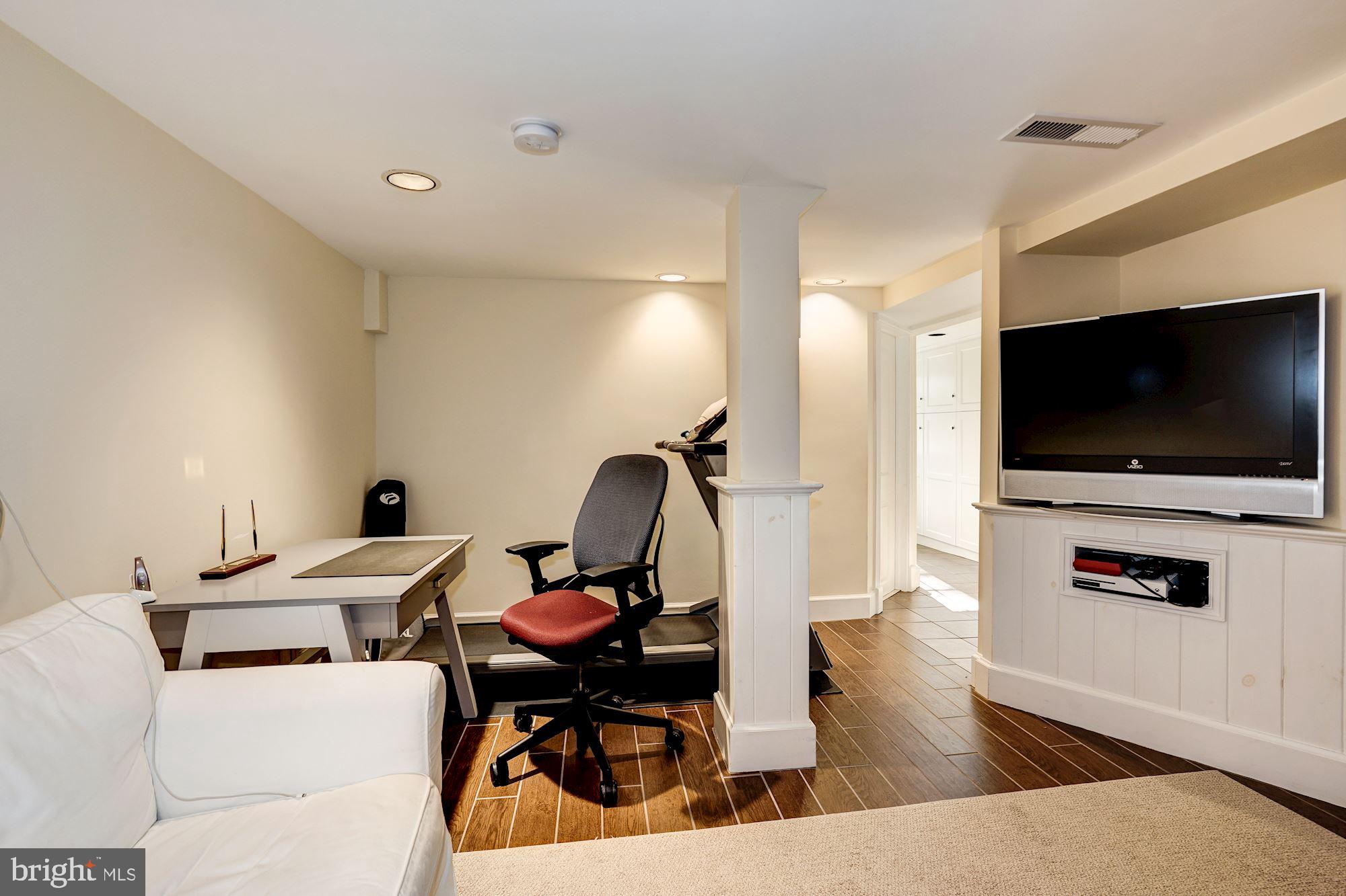 4416 Reservoir Road Northwest Washington, DC 20007 - Photo 33 of 40