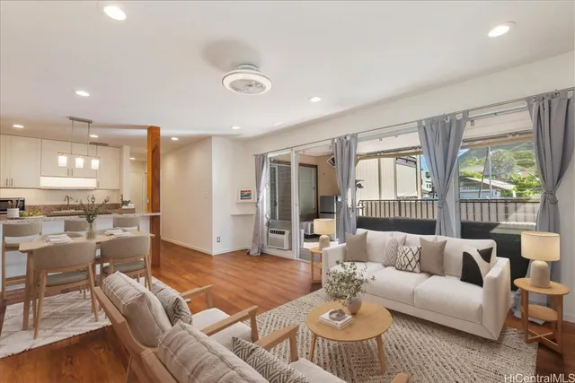 $585,000 | 3731 Kanaina Avenue, Unit 240, Honolulu, HI 96815