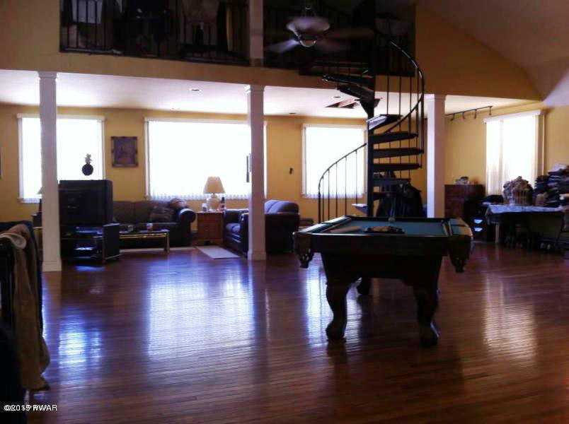 139 Rt 590 Greeley, PA 18425 - Photo 11 of 54
