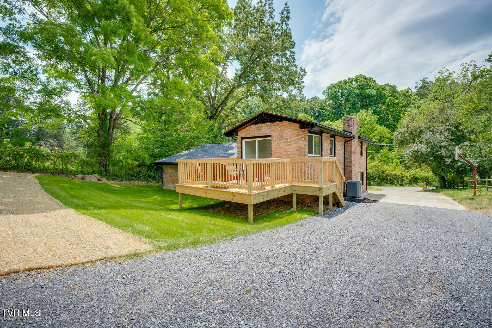 144 Lone Oak Road Surgoinsville, TN 37873 - Photo 29 of 38 029 (12)