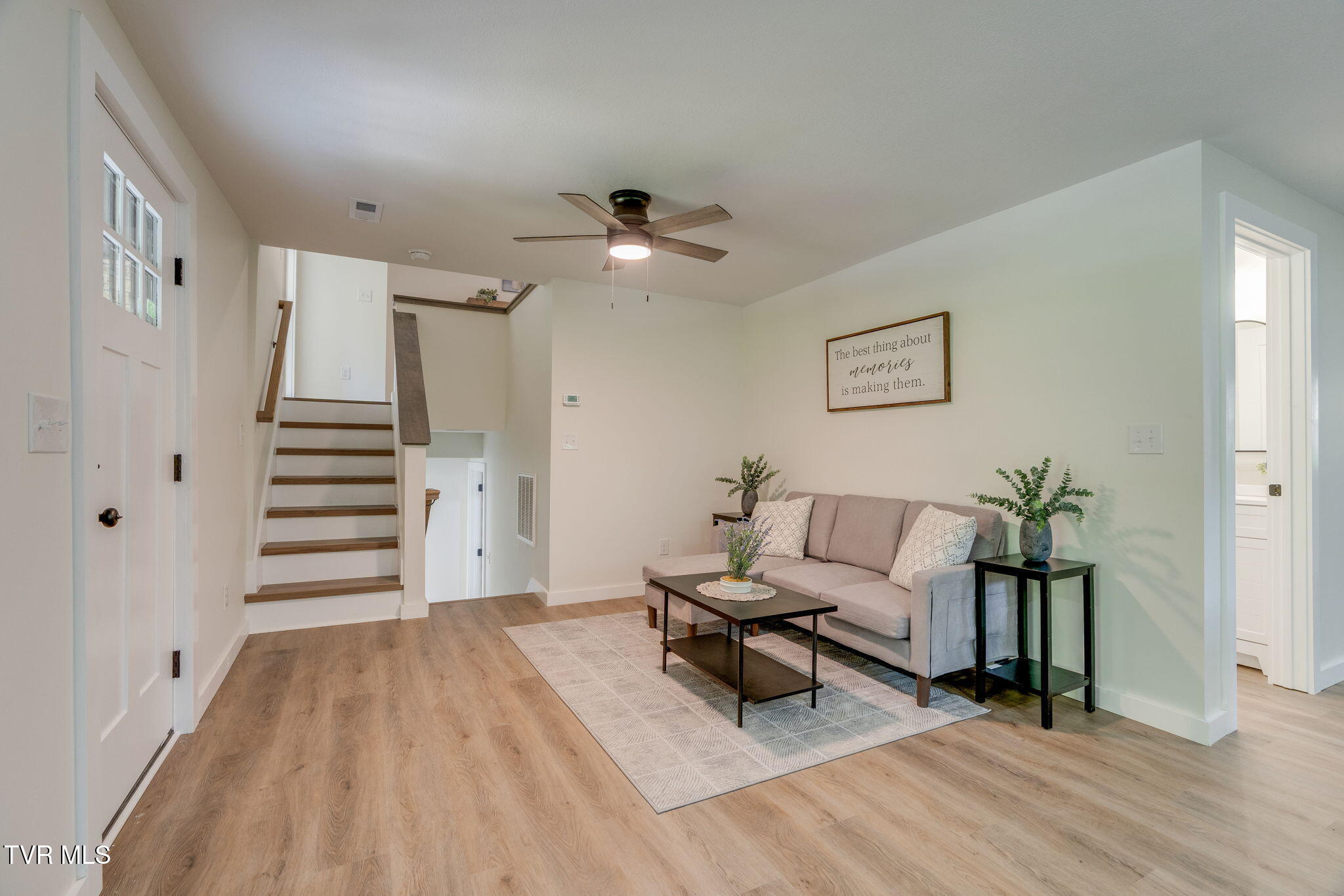 144 Lone Oak Road Surgoinsville, TN 37873 - Photo 5 of 38 005 (18)