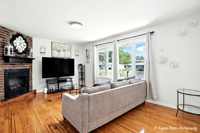 $269,900 | 4709 William Street, McHenry, IL 60051