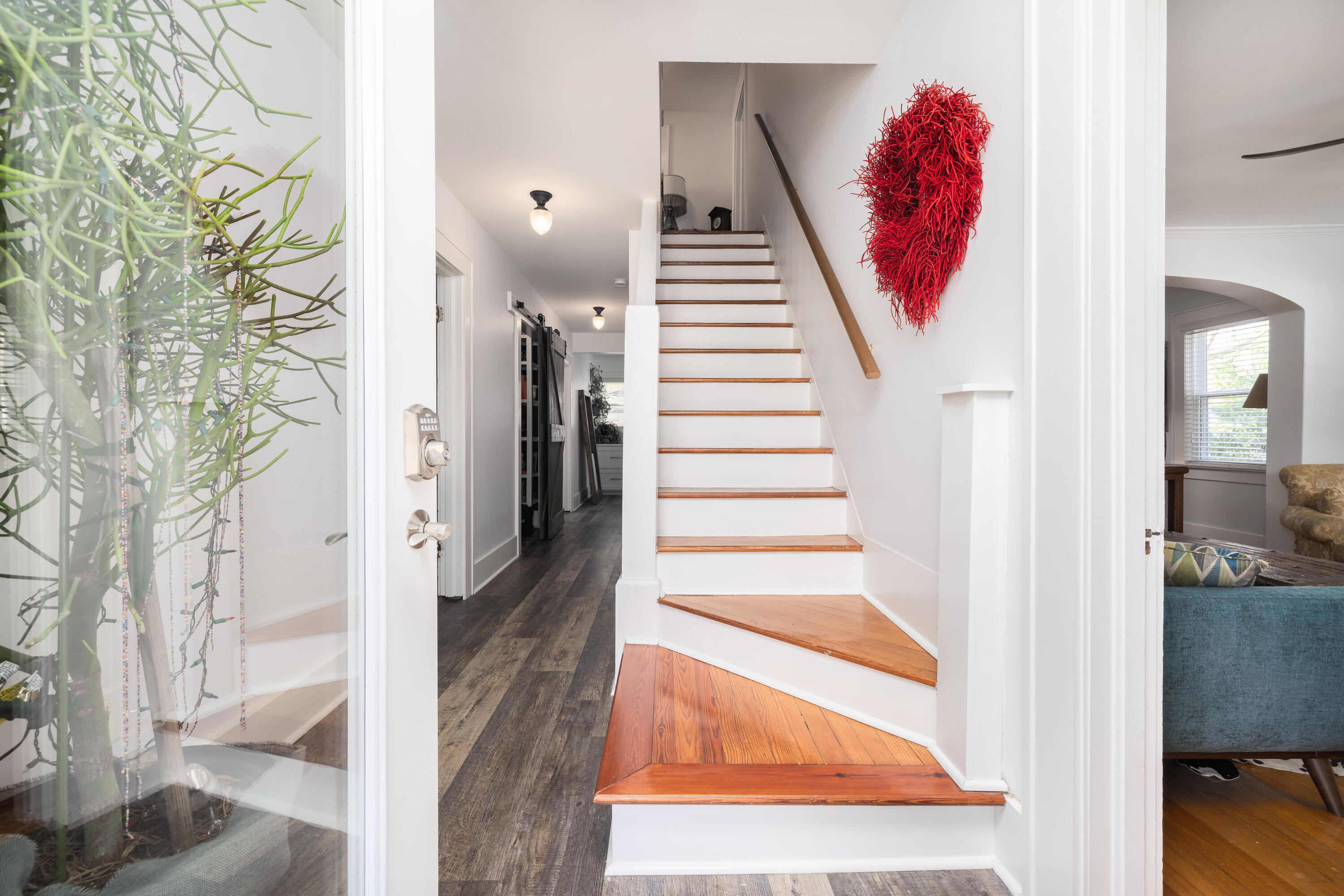 304 Magnolia Road Charleston, SC 29407 - Photo 25 of 44 Front Stairwell