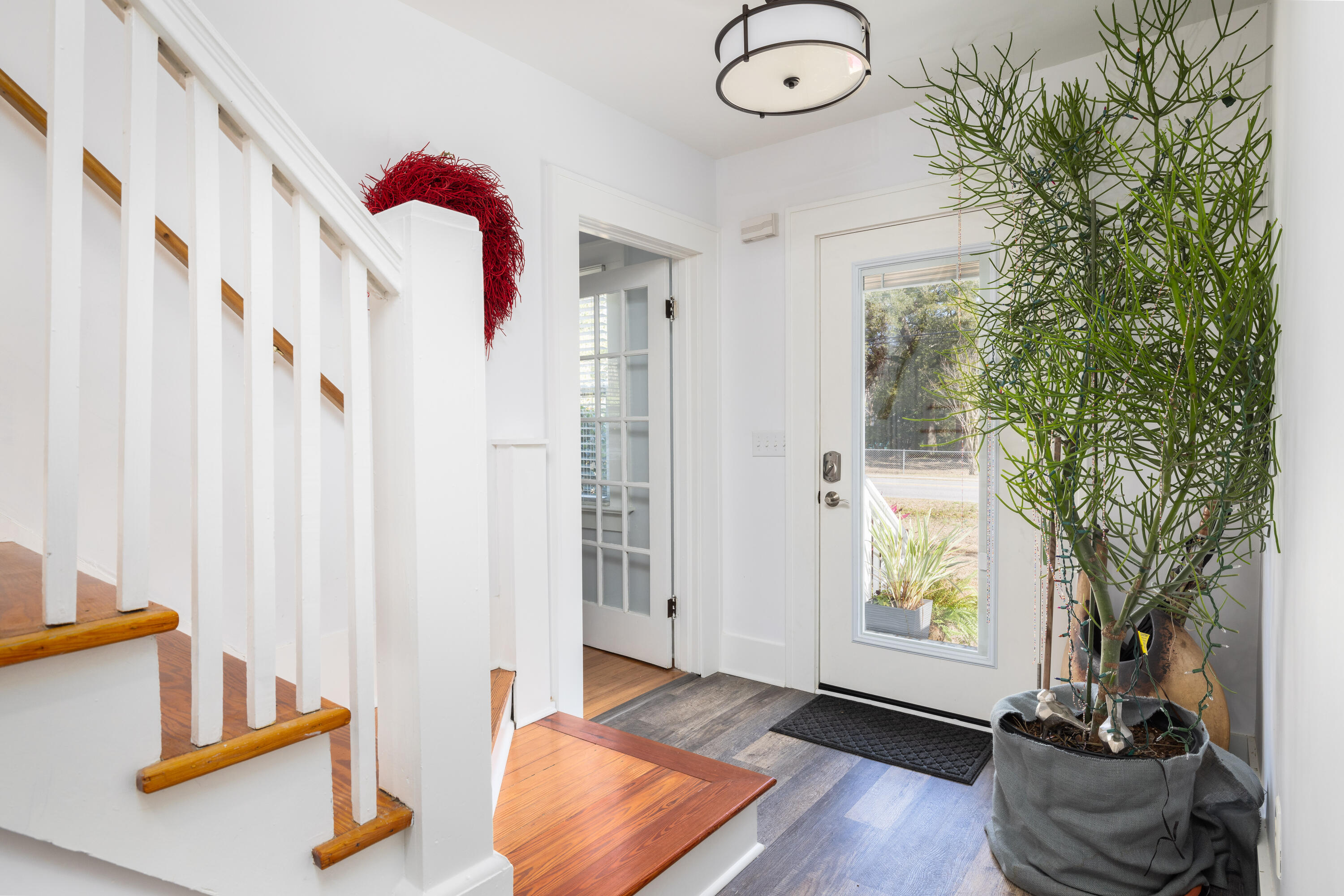 304 Magnolia Road Charleston, SC 29407 - Photo 6 of 44 Front Entryway