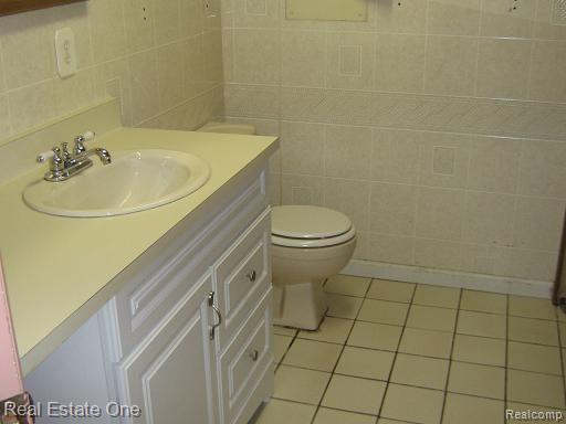 760 Crescent Lake Road Waterford, MI 48327 - Photo 10 of 10 760 Crescent 006