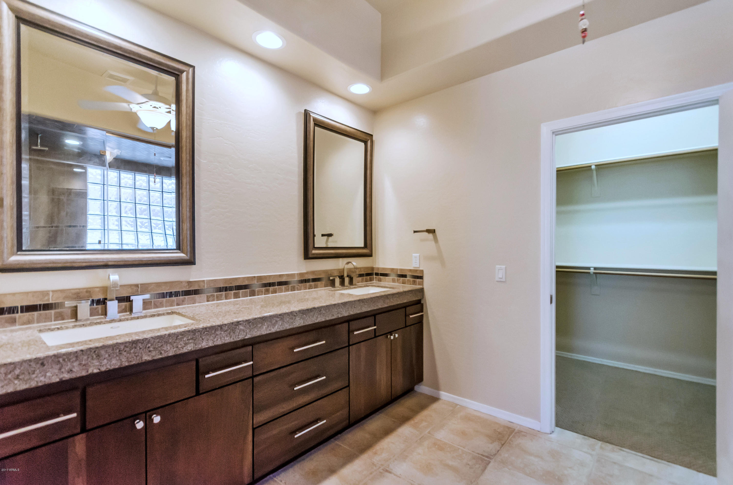2454 East Fremont Road Phoenix, AZ 85042 - Photo 13 of 25 TOD_7891