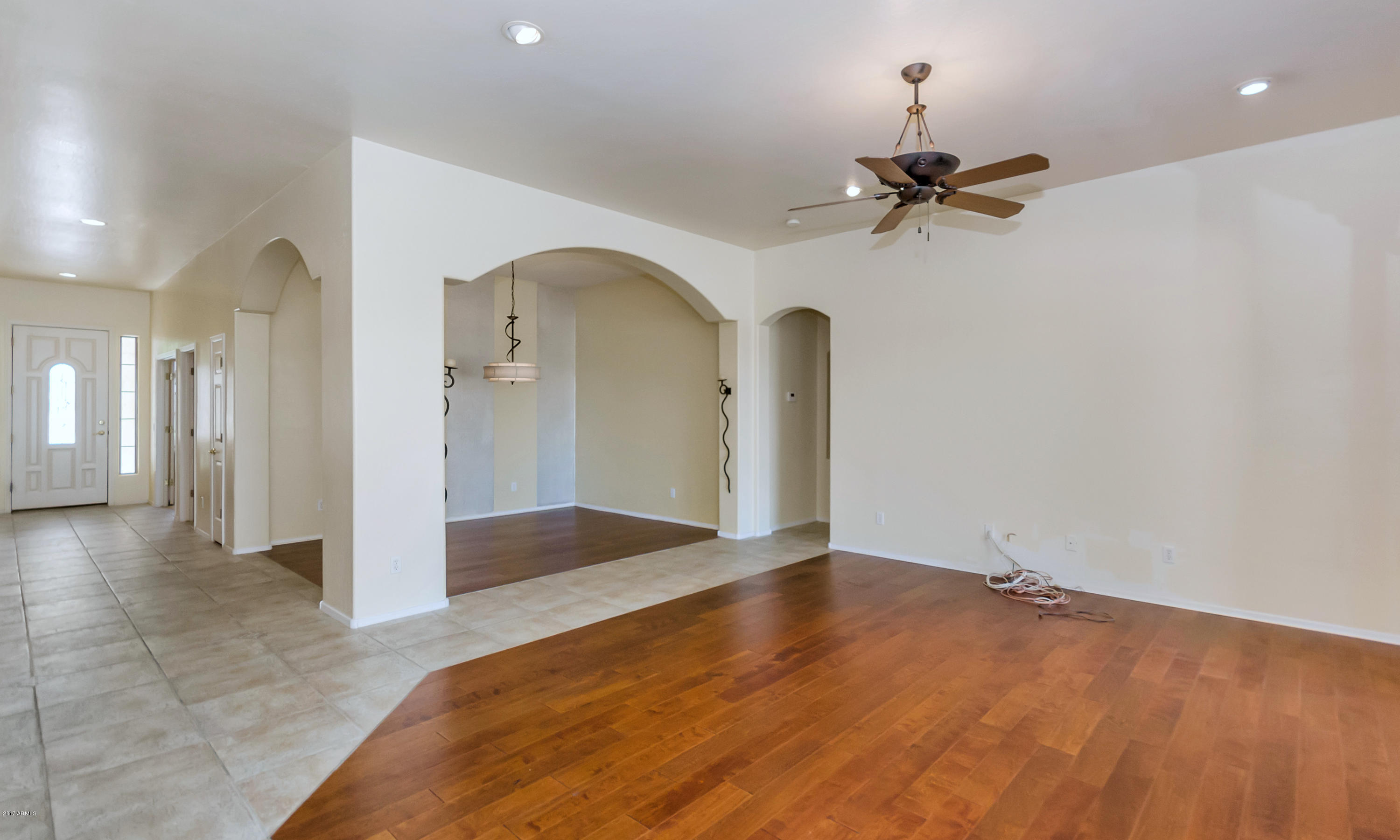2454 East Fremont Road Phoenix, AZ 85042 - Photo 3 of 25 TOD_7876