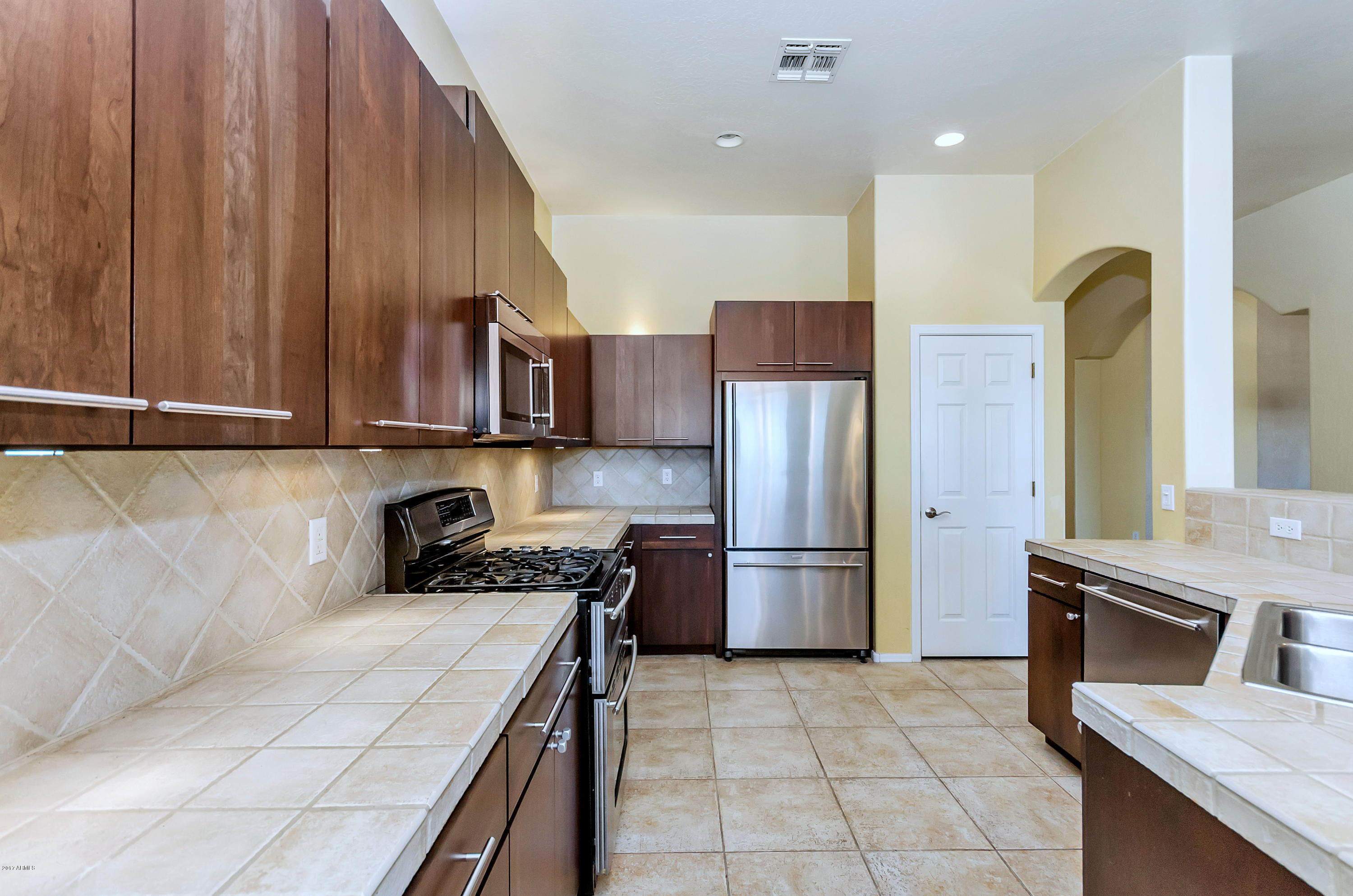 2454 East Fremont Road Phoenix, AZ 85042 - Photo 7 of 25 TOD_7882