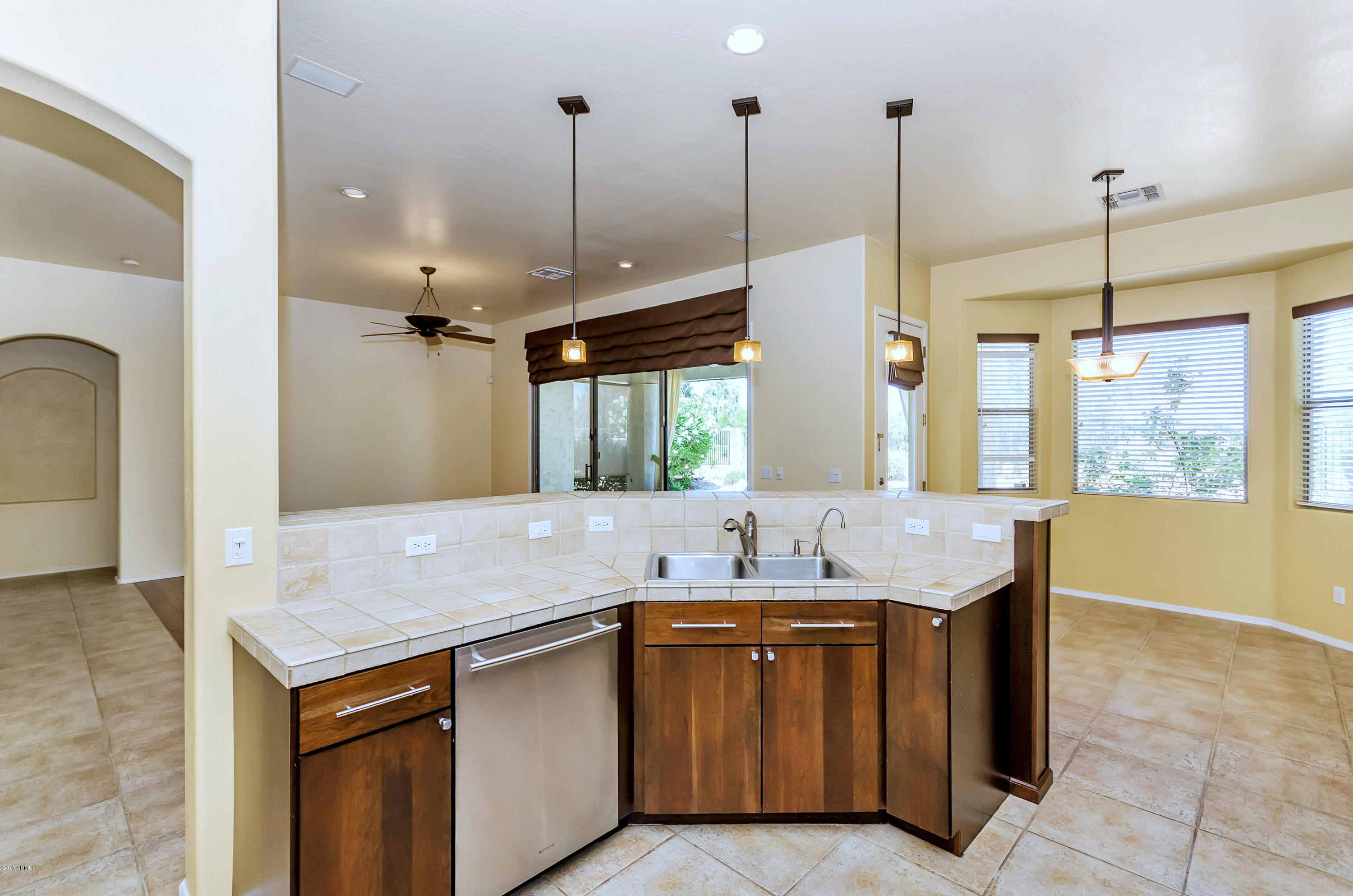 2454 East Fremont Road Phoenix, AZ 85042 - Photo 9 of 25 TOD_7885