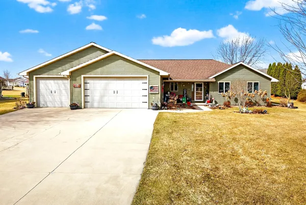 $449,900 | 426 Wooden Shoe Circle, Kaukauna, WI 54130
