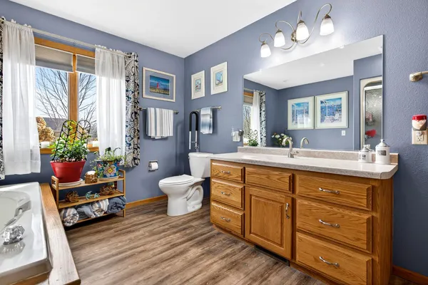 $439,900 | 426 Wooden Shoe Circle, Kaukauna, WI 54130