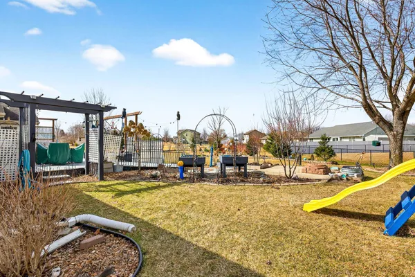 $439,900 | 426 Wooden Shoe Circle, Kaukauna, WI 54130