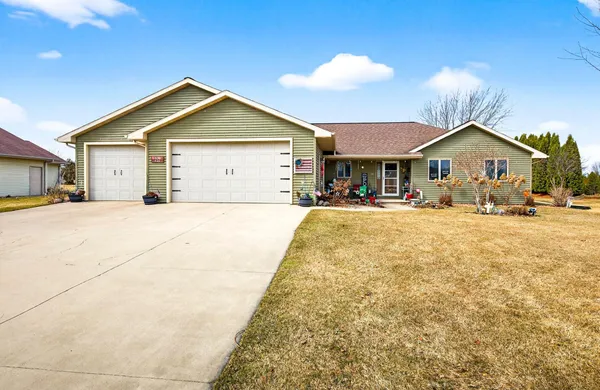 $439,900 | 426 Wooden Shoe Circle, Kaukauna, WI 54130