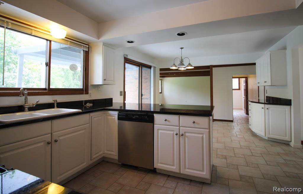 622 Snowmass Drive Rochester Hills, MI 48309 - Photo 4 of 28