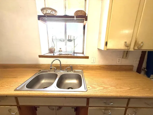 a close view of sink and tap