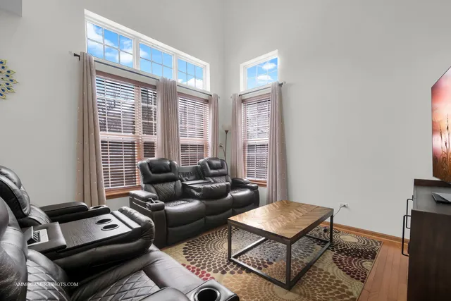 $435,000 | 369 Vaughn Circle, Aurora, IL 60502