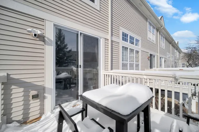 $435,000 | 369 Vaughn Circle, Aurora, IL 60502