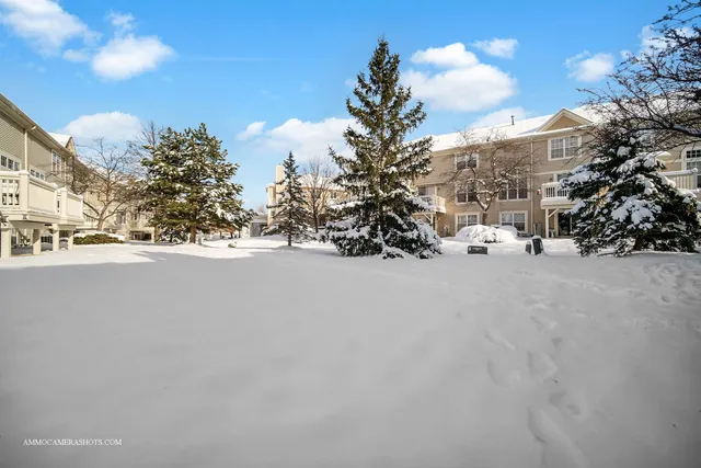 $435,000 | 369 Vaughn Circle, Aurora, IL 60502