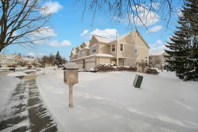 $435,000 | 369 Vaughn Circle, Aurora, IL 60502