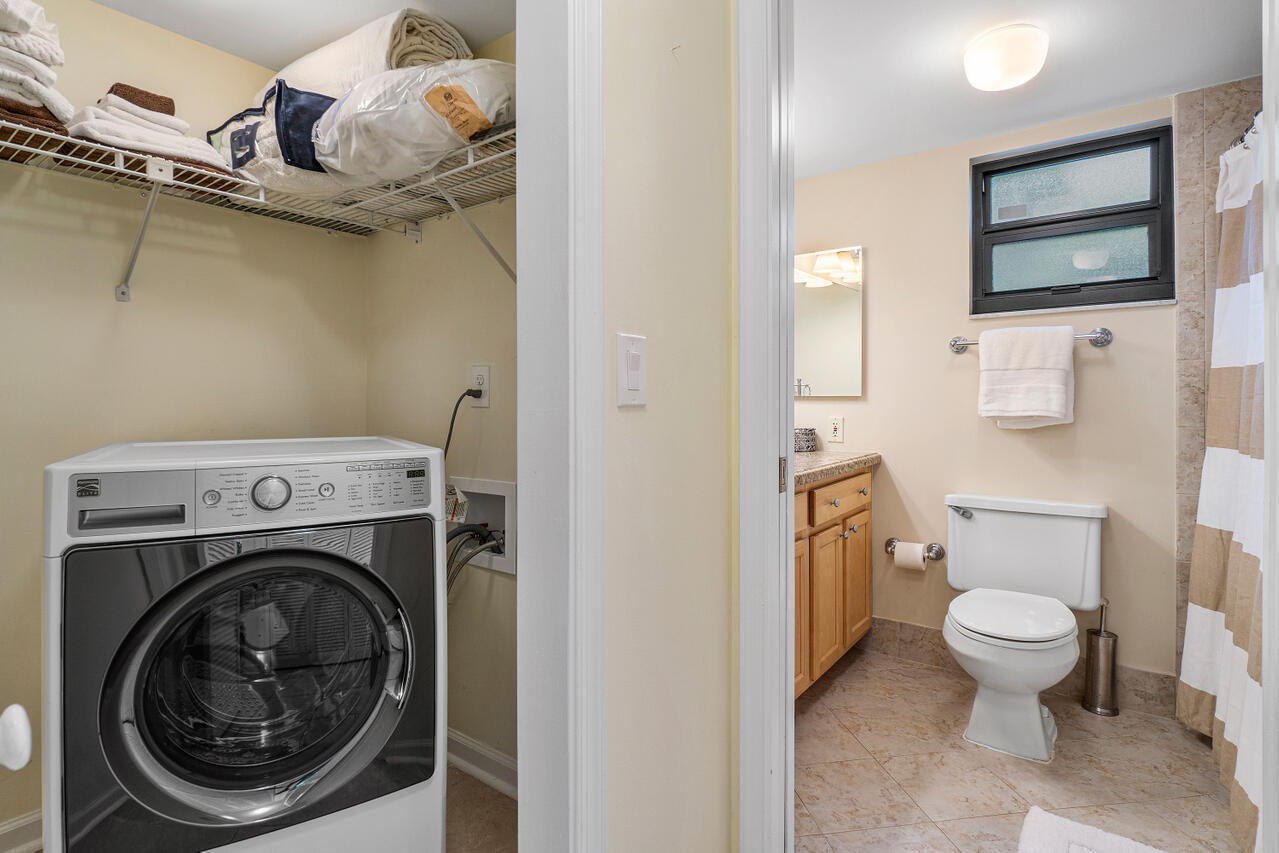 13334 Polo Club Road, Unit 238 Wellington, FL 33414 - Photo 13 of 13 a bathroom with a toilet a sink and a mirror