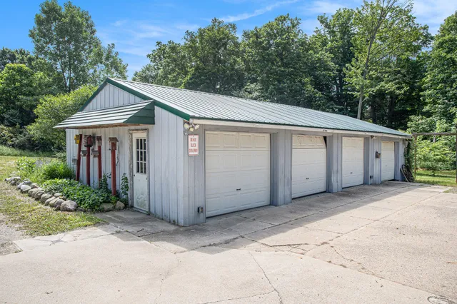 $440,000 | 11303 W Drive North, Bellevue, MI 49021