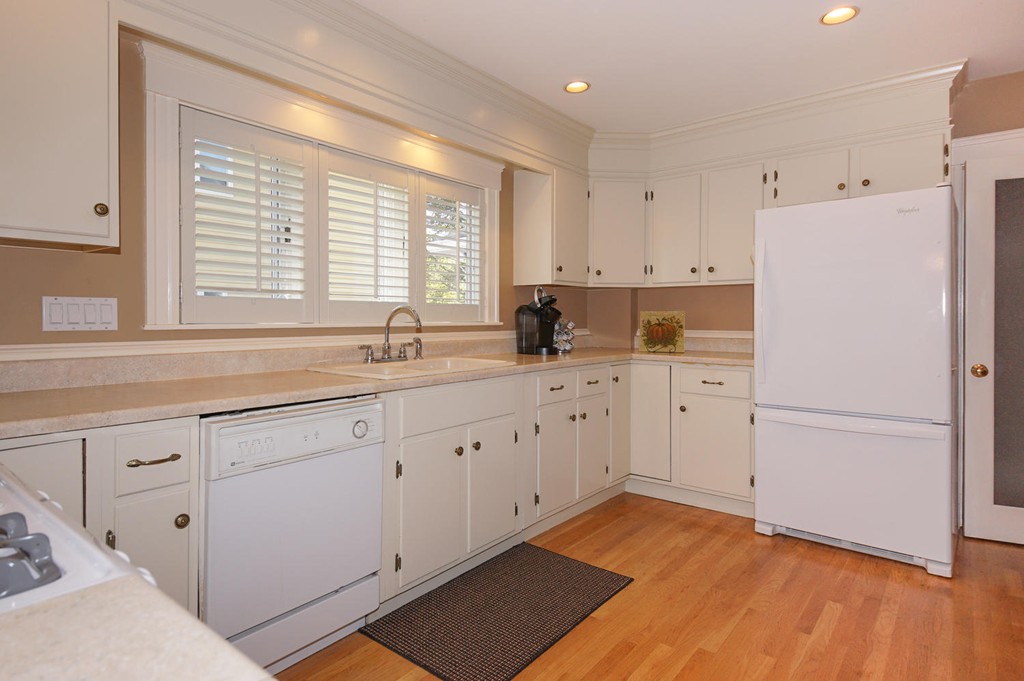 7 Victoria Road, Unit 1 Arlington, MA 02474 - Photo 8 of 19