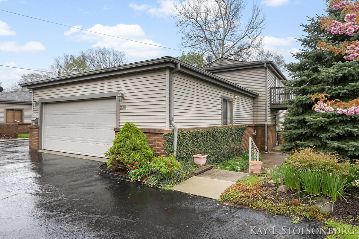 230 West State Road, Unit 4 Hastings, MI 49058 - Photo 2 of 38 IMG_1000