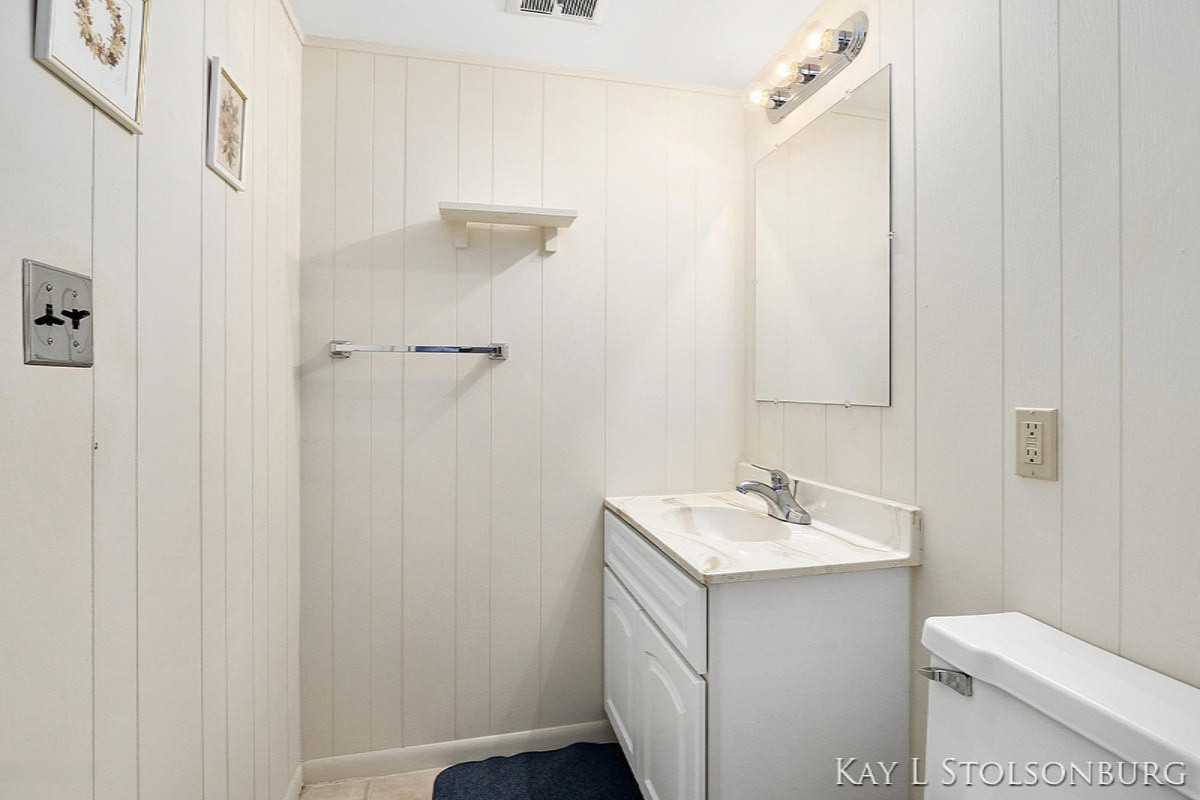230 West State Road, Unit 4 Hastings, MI 49058 - Photo 25 of 38 IMG_1024