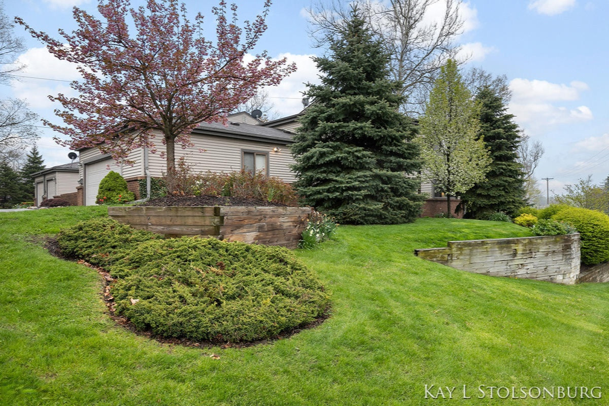230 West State Road, Unit 4 Hastings, MI 49058 - Photo 28 of 38 IMG_1001