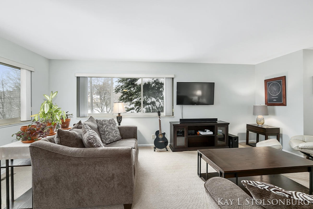 230 West State Road, Unit 4 Hastings, MI 49058 - Photo 6 of 38 IMG_1005