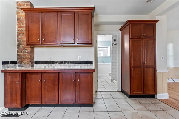 $2,695 | 53 Beekman Street, Saratoga Springs, NY 12866