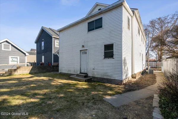 $2,695 | 53 Beekman Street, Saratoga Springs, NY 12866