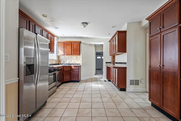 $2,695 | 53 Beekman Street, Saratoga Springs, NY 12866