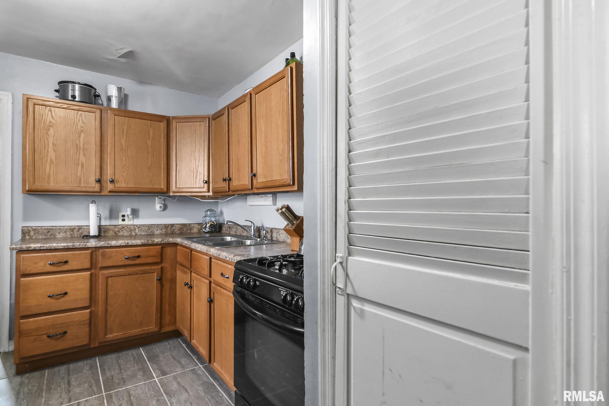 2040 East Adams Street Springfield, IL 62703 - Photo 6 of 15