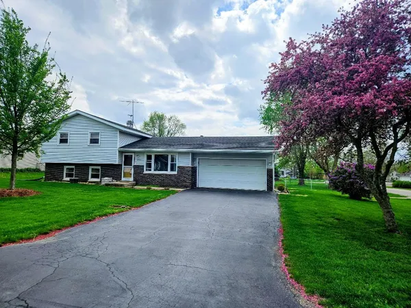 $338,500 | 25155 West Elm Street, Channahon, IL 60410