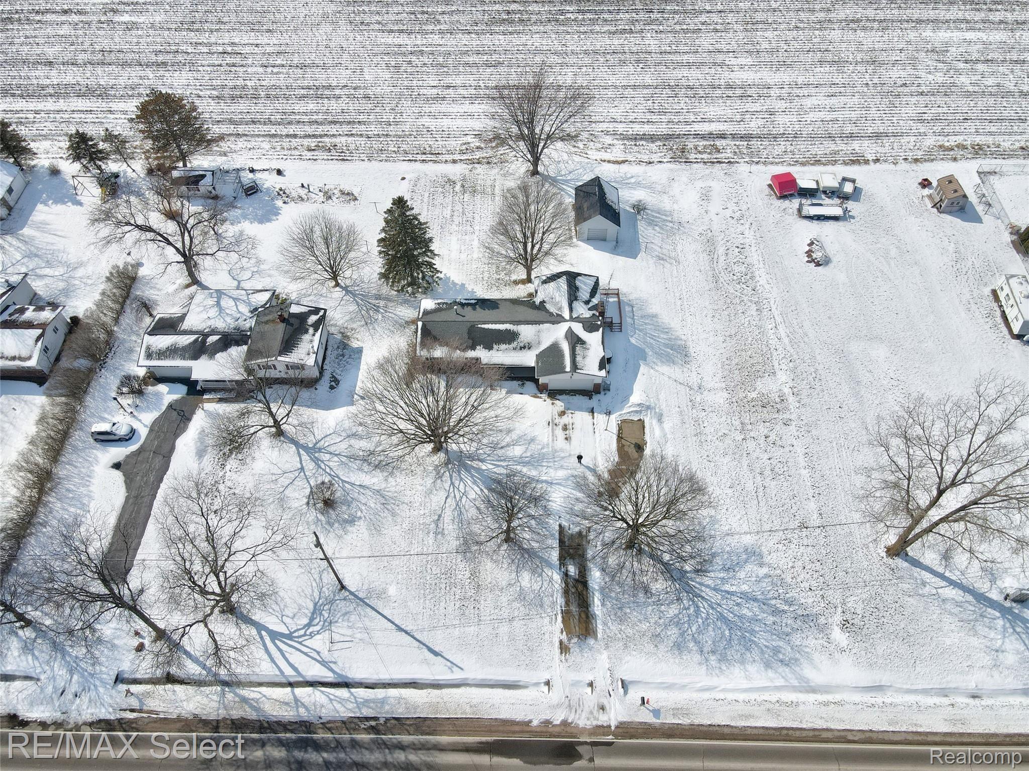 1351 North Seymour Road Flushing, MI 48433 - Photo 2 of 36 1351 N Seymour Road 09.jpg