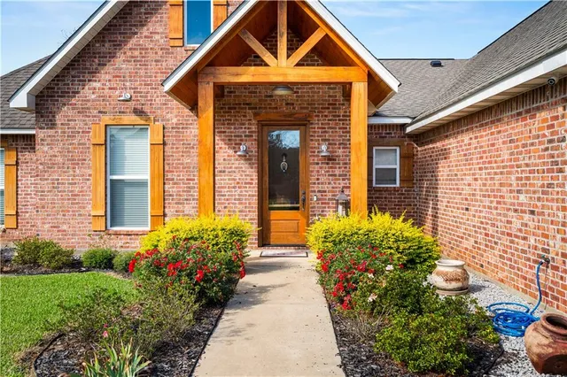 $360,000 | 4562 Hathern Drive, Pineville, LA 71360