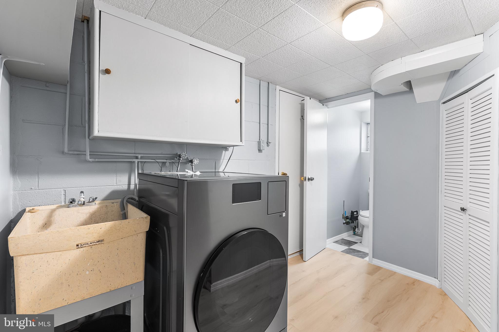 12100 Ranier Road Philadelphia, PA 19154 - Photo 25 of 32 a utility room with sink dryer and washer