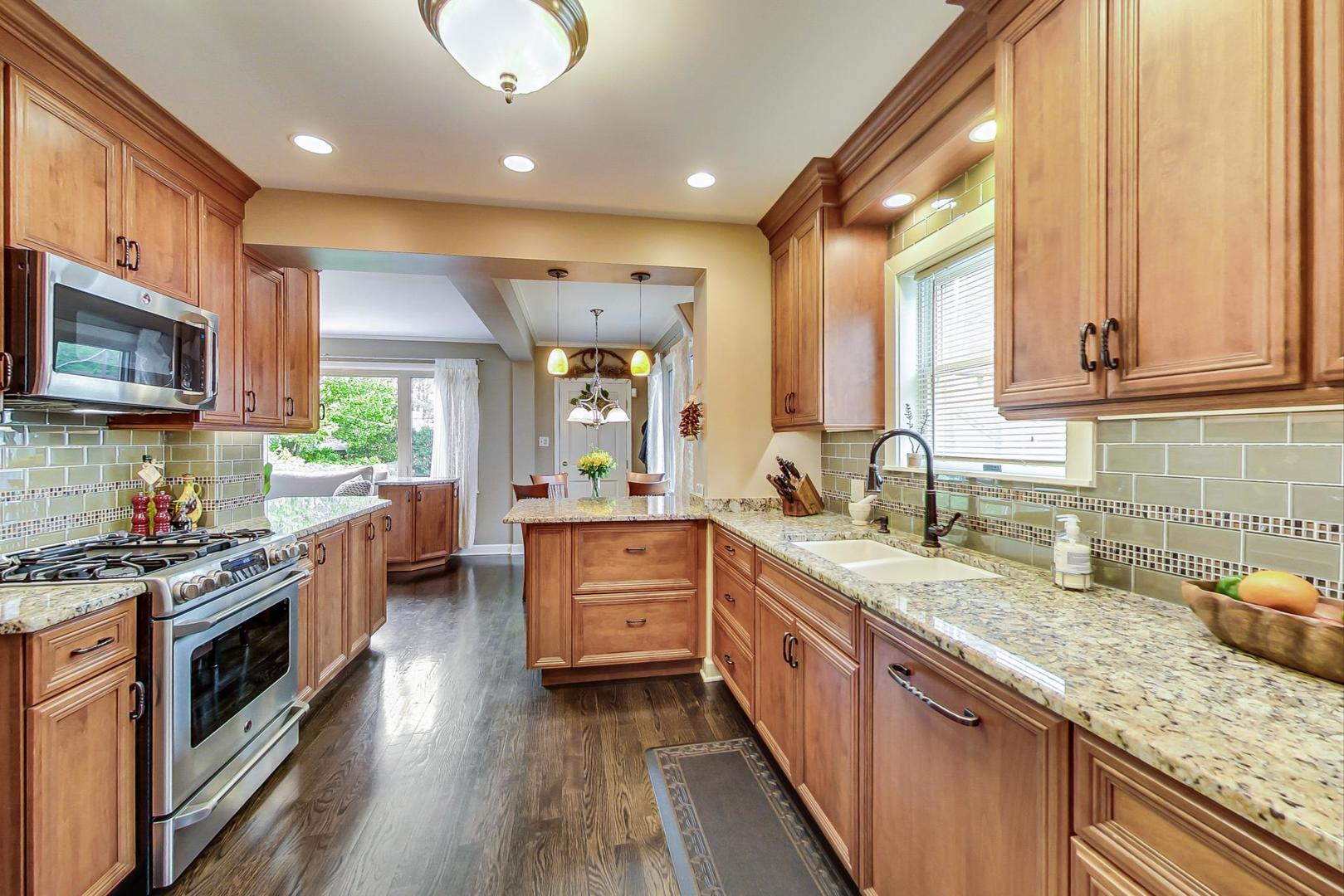 272 Blackhawk Road Riverside, IL 60546 - Photo 14 of 44