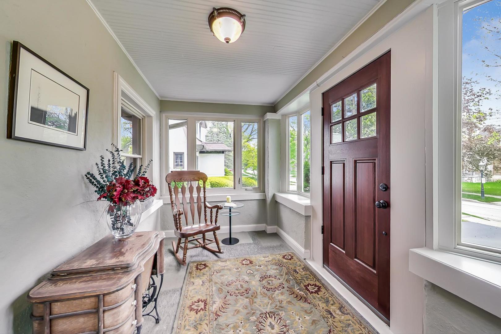 272 Blackhawk Road Riverside, IL 60546 - Photo 4 of 44