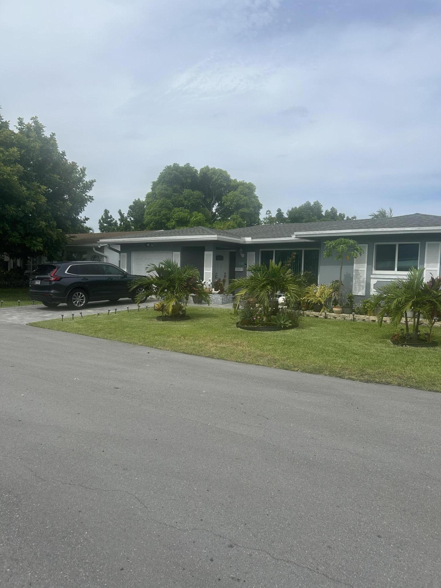 5706 Northwest 68th Terrace Tamarac, FL 33321 - Photo 15 of 30 IMG_9035