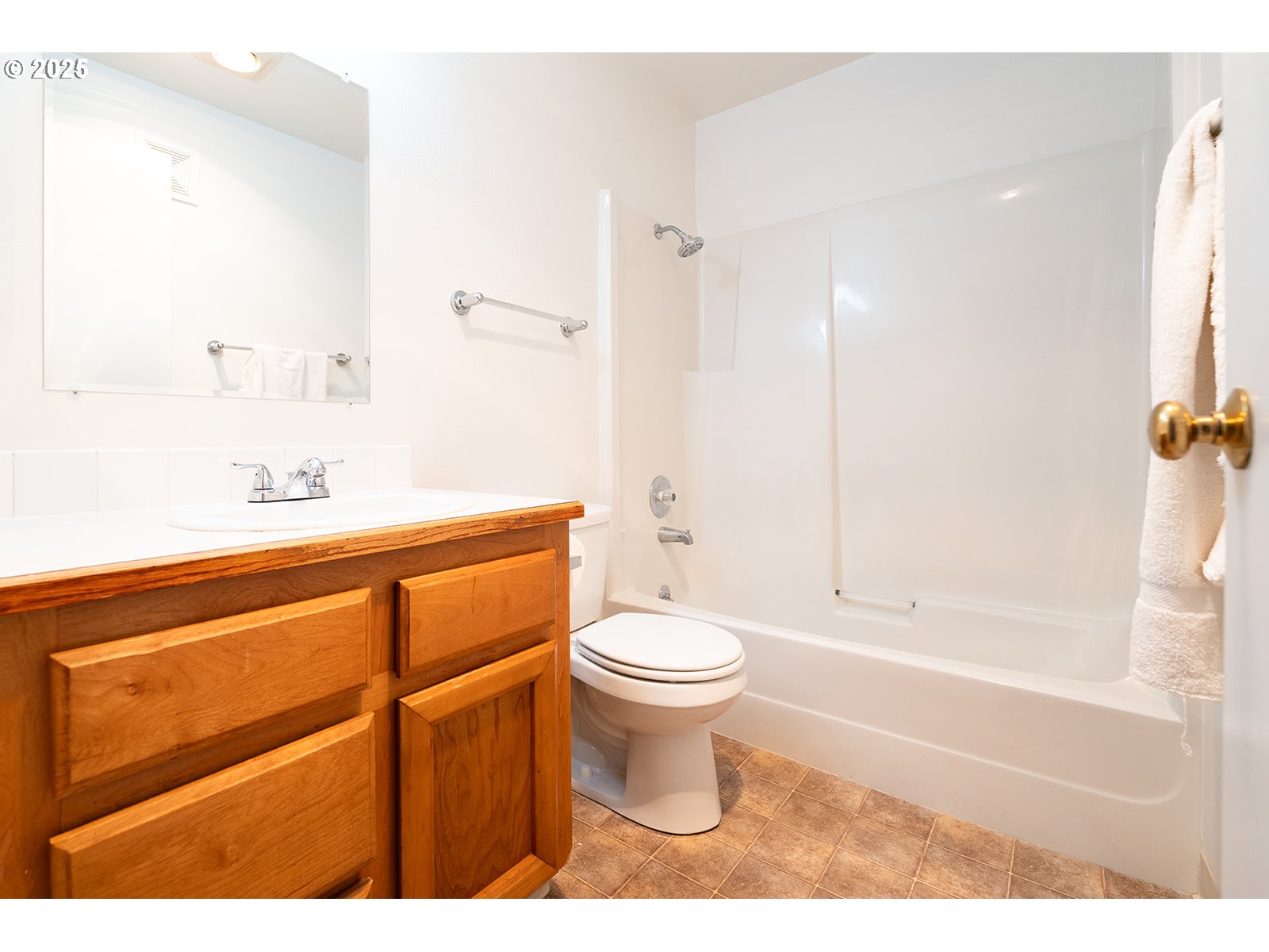 8720 Southwest Tualatin Road, Unit 206 Tualatin, OR 97062 - Photo 33 of 48
