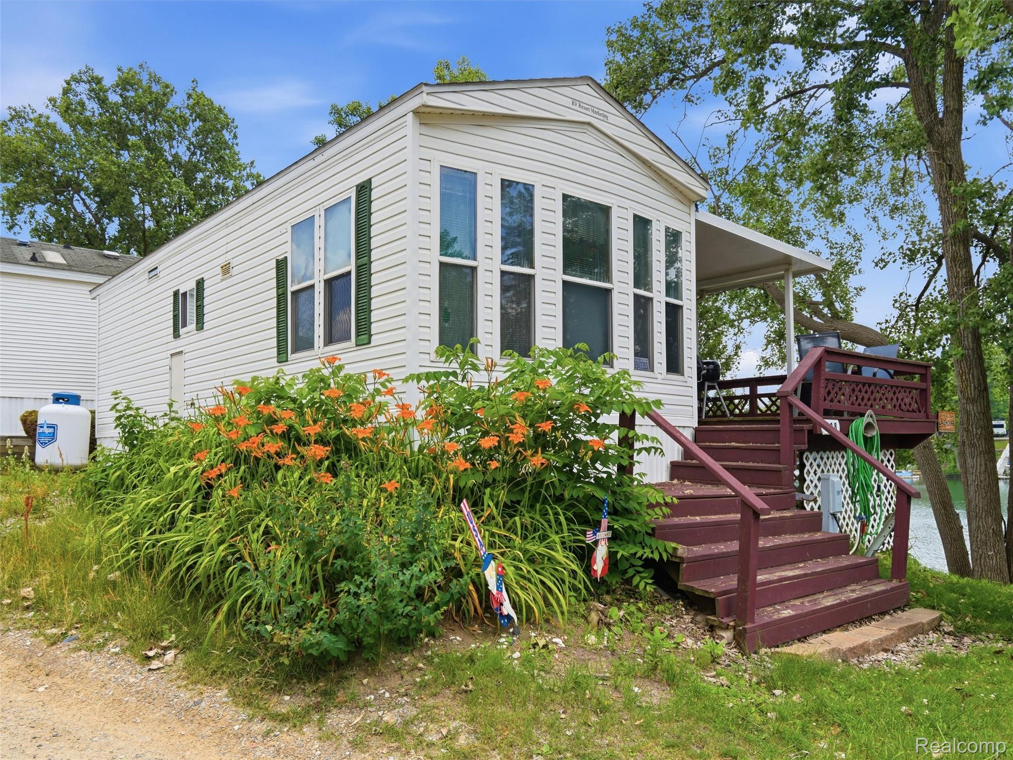 10001 Goodall Road, Unit 328 Durand, MI 48429 - Photo 1 of 22 01-DSC01402.jpg
