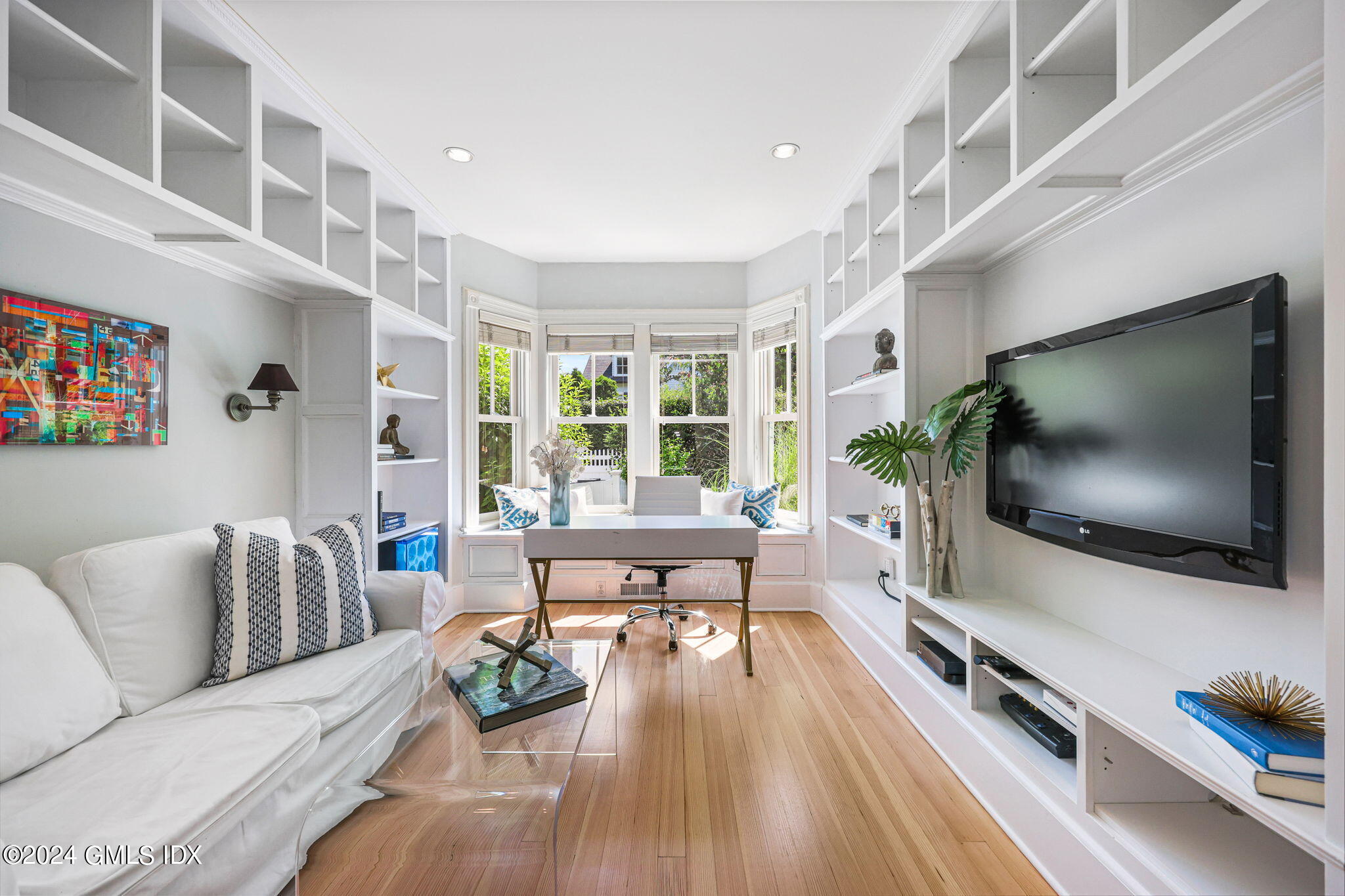 8 Hendrie Avenue Riverside, CT 06878 - Photo 18 of 33 a living room with furniture and a flat screen tv