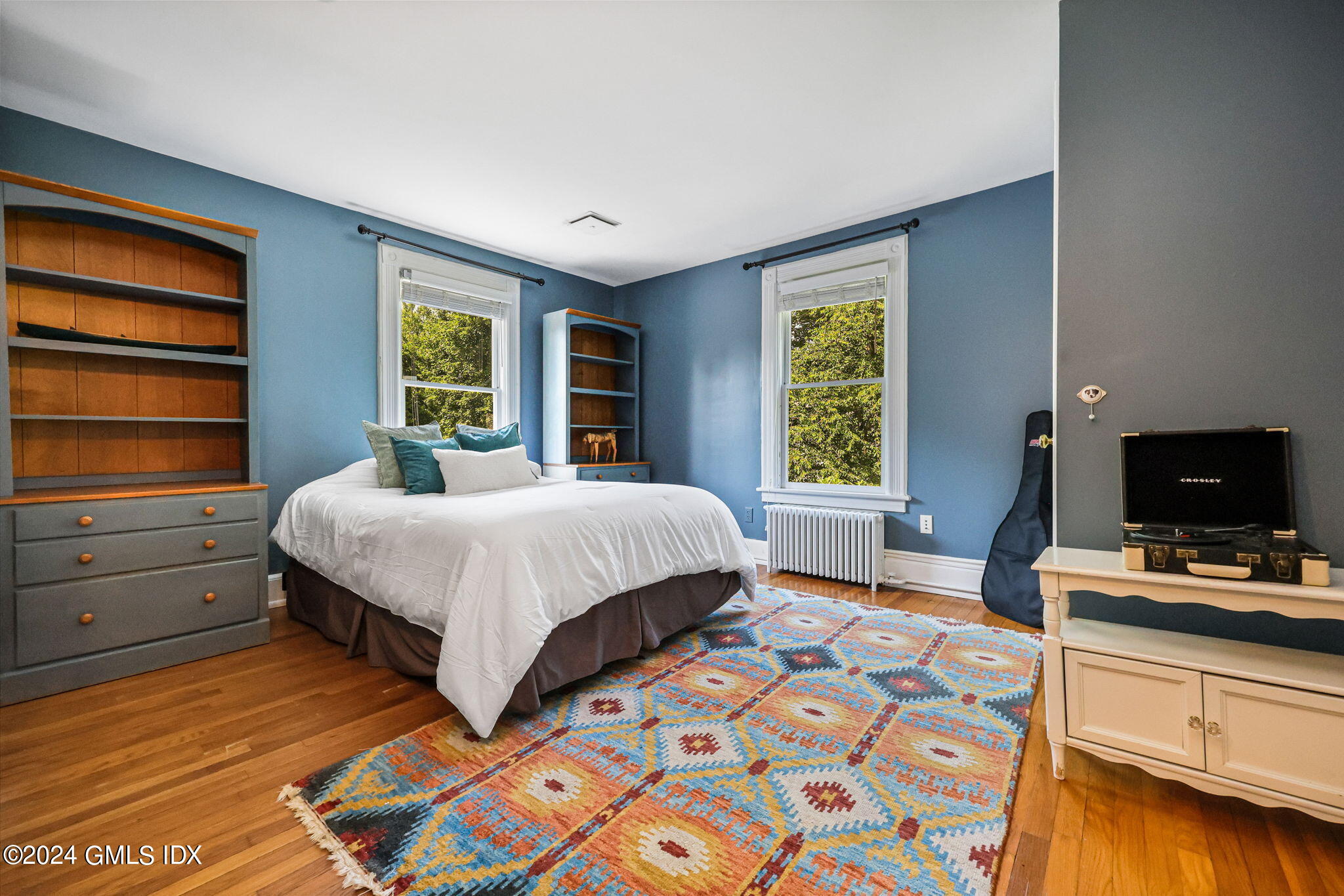 8 Hendrie Avenue Riverside, CT 06878 - Photo 25 of 33 a bedroom with a bed and a window