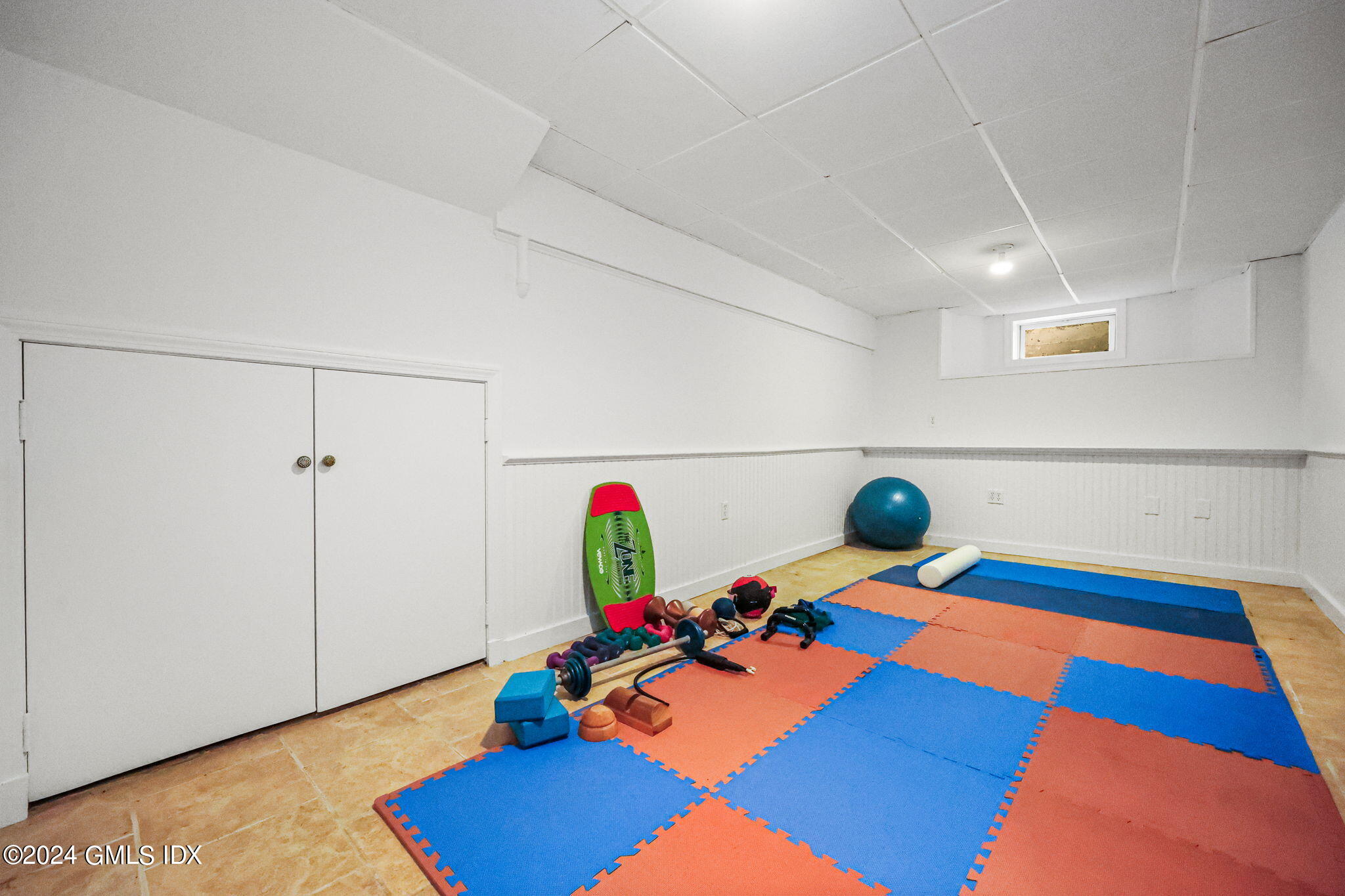 8 Hendrie Avenue Riverside, CT 06878 - Photo 29 of 33 a room with furniture and a table