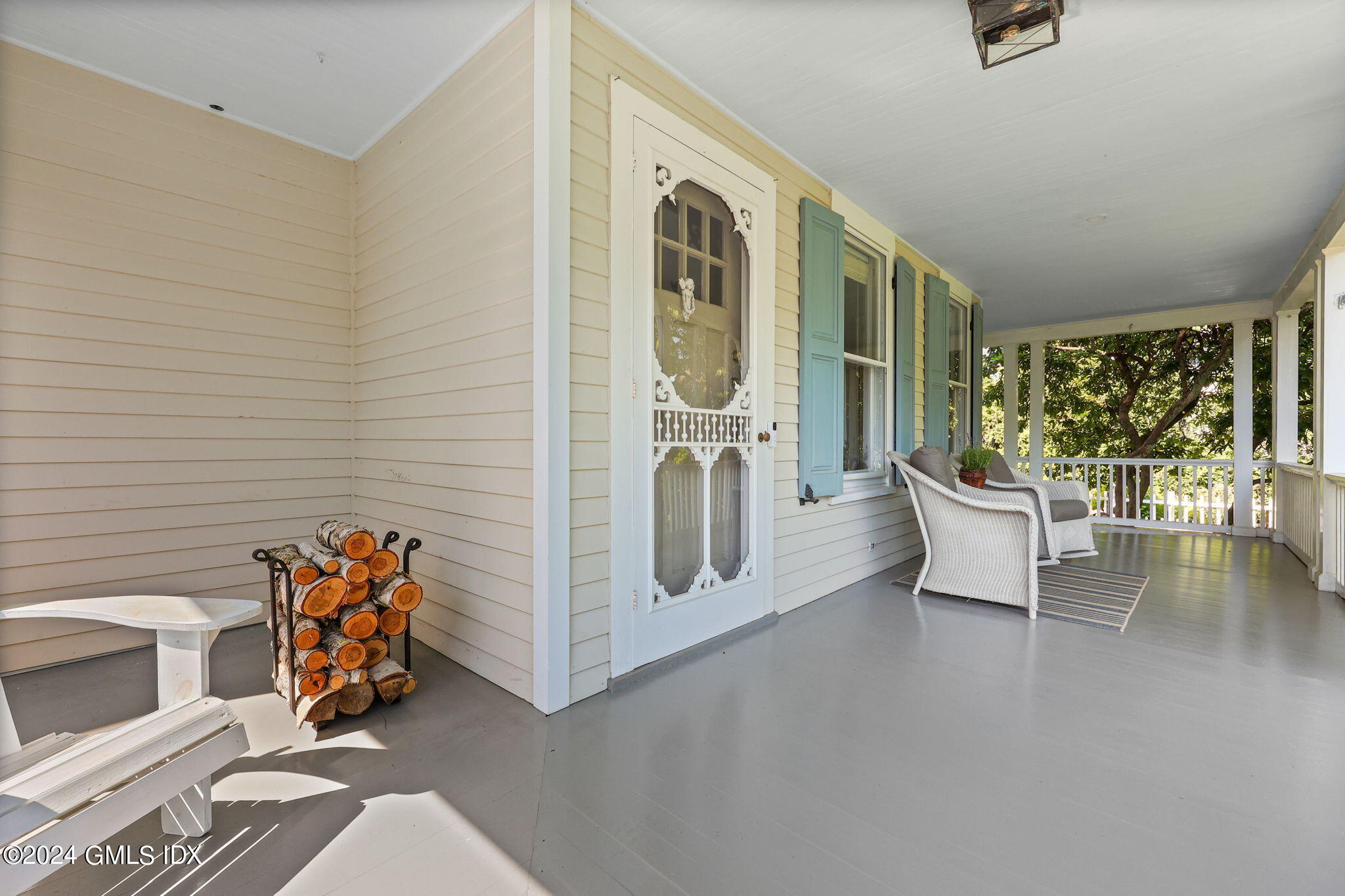 8 Hendrie Avenue Riverside, CT 06878 - Photo 4 of 33 a view of an entryway with wooden floor